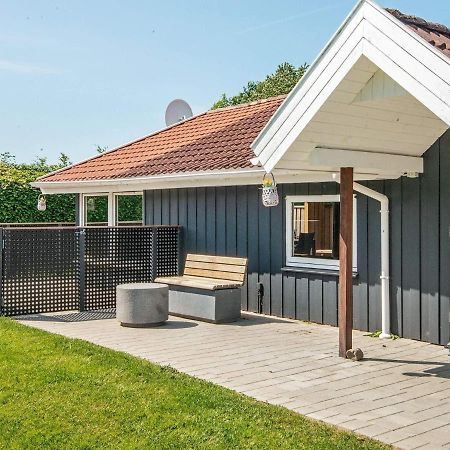 8 Person Holiday Home In Hejls Buitenkant foto