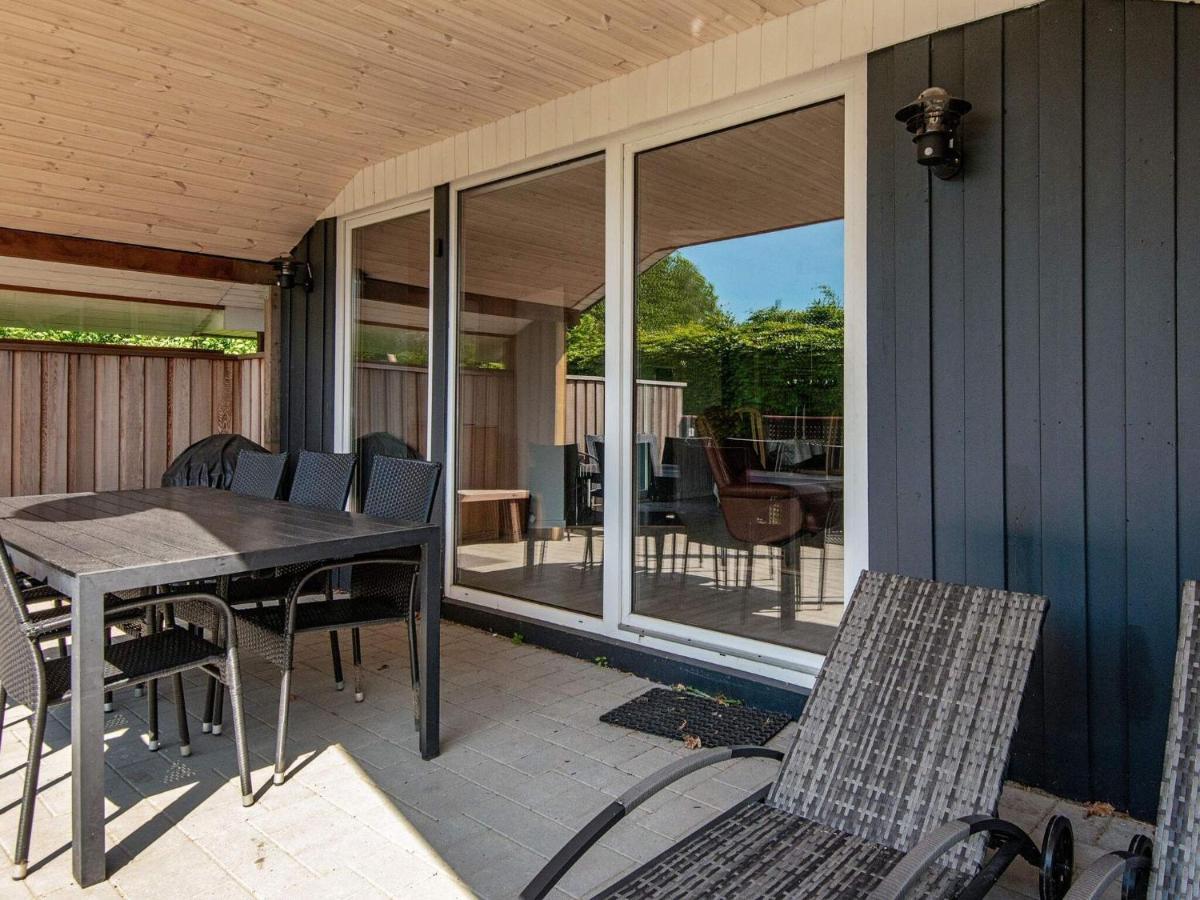 8 Person Holiday Home In Hejls Buitenkant foto