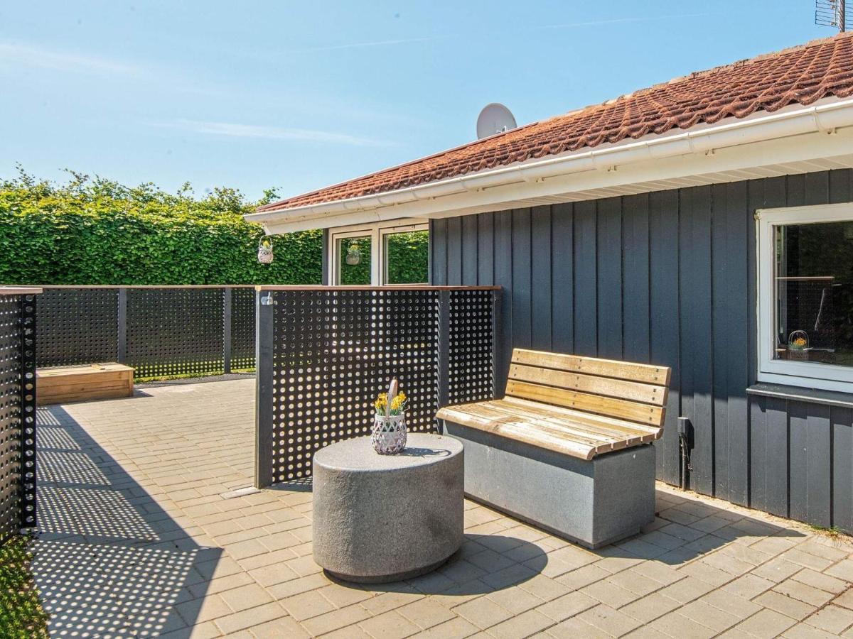 8 Person Holiday Home In Hejls Buitenkant foto